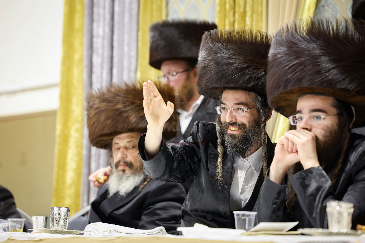 שבת אופריף בחצה"ק זוועהיל