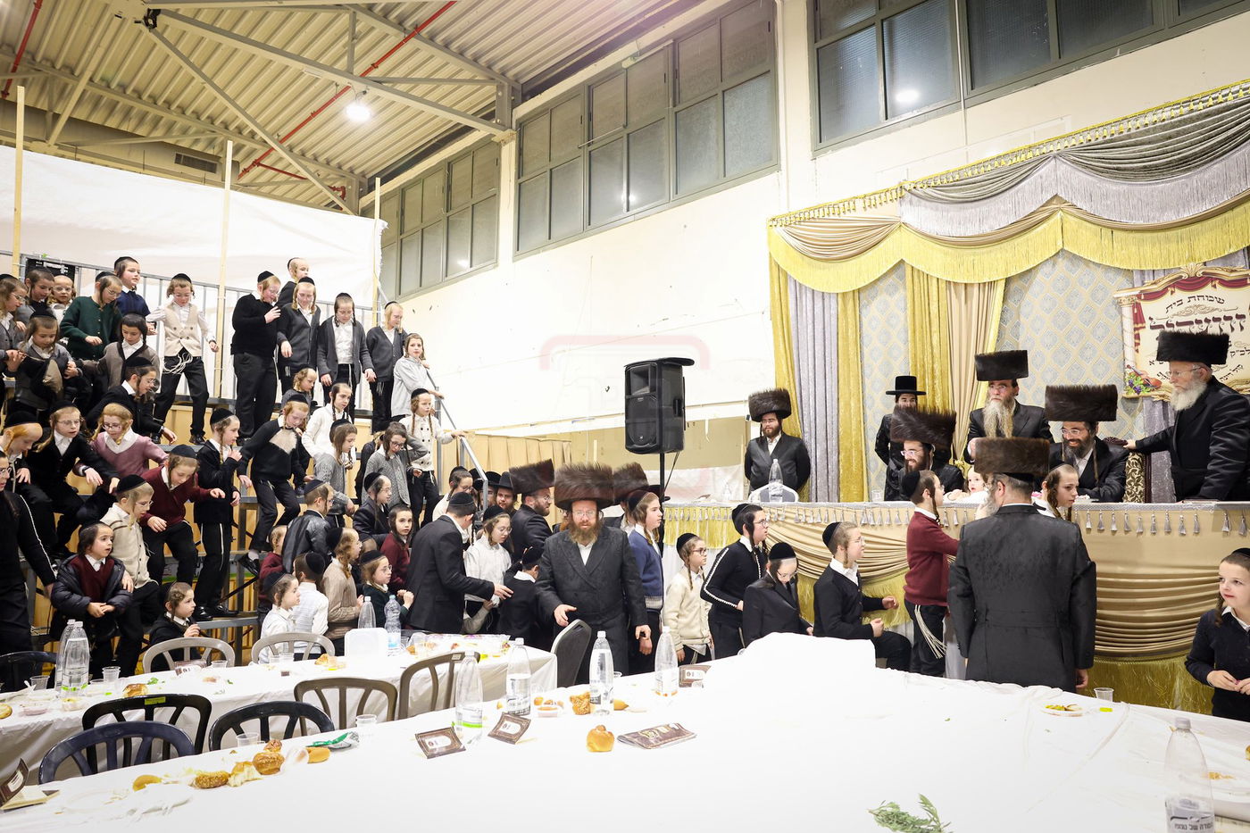 שבת אופריף בחצה"ק זוועהיל