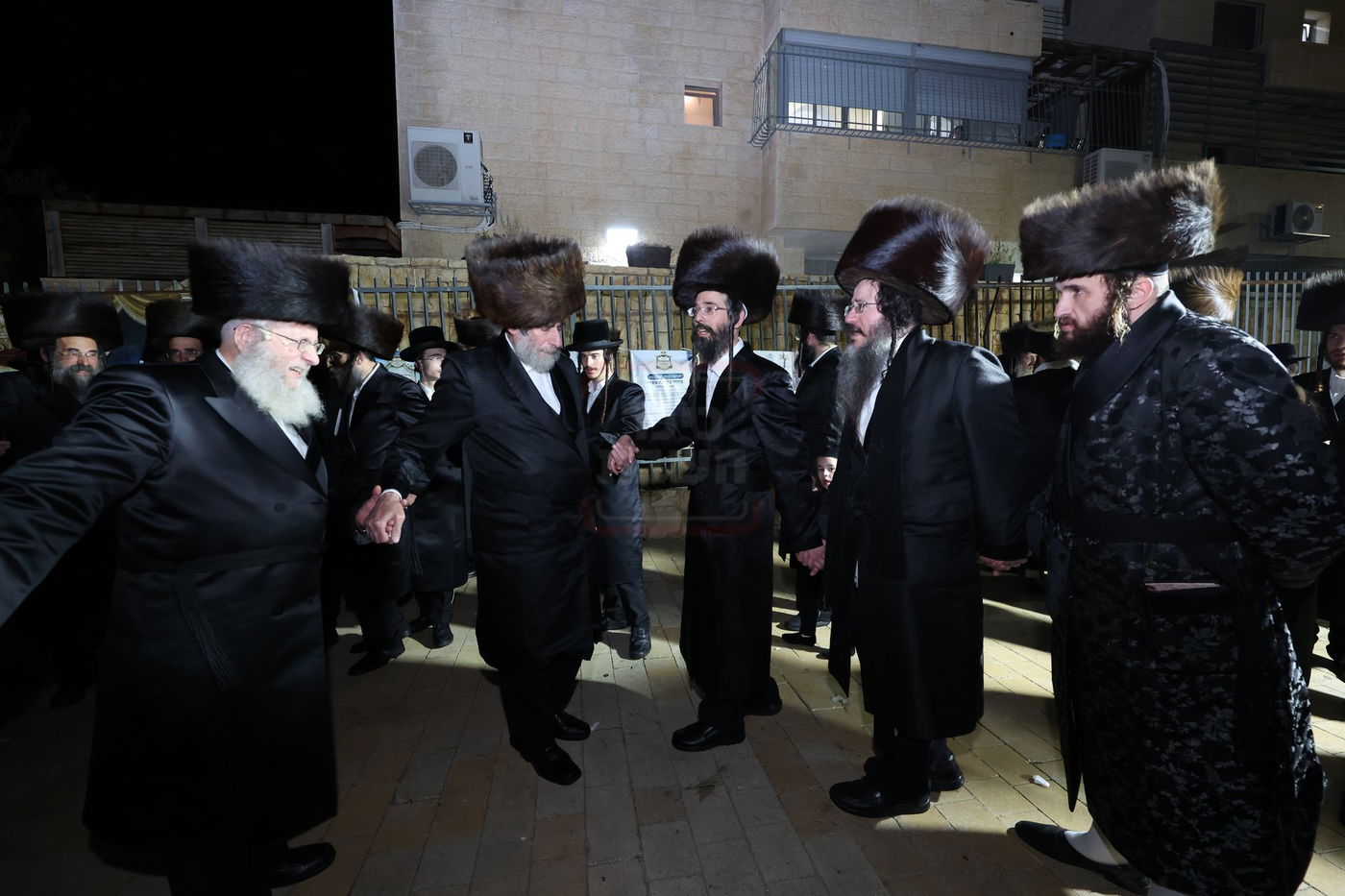 שבת אופריף בחצה"ק זוועהיל