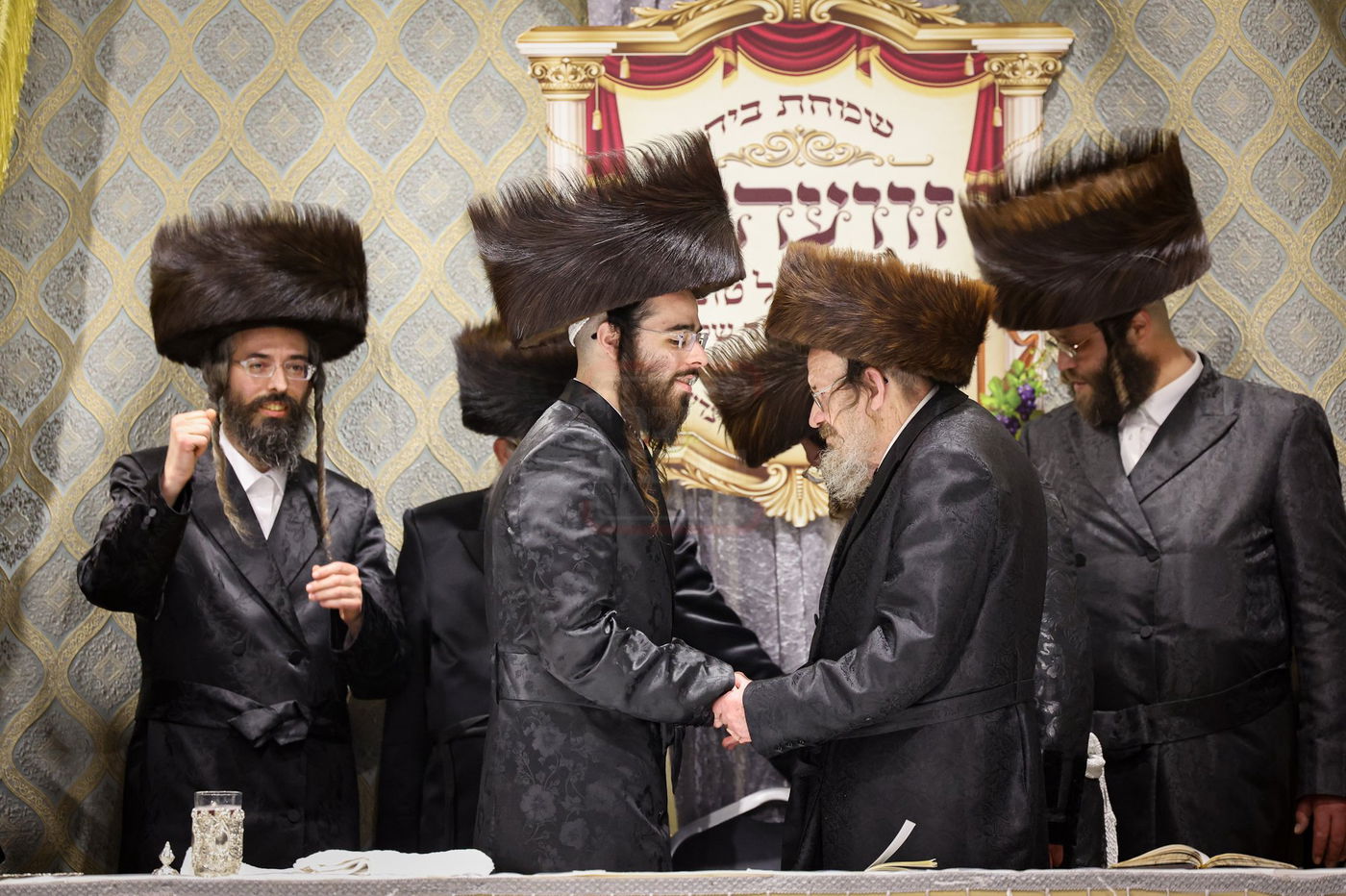 שבת אופריף בחצה"ק זוועהיל