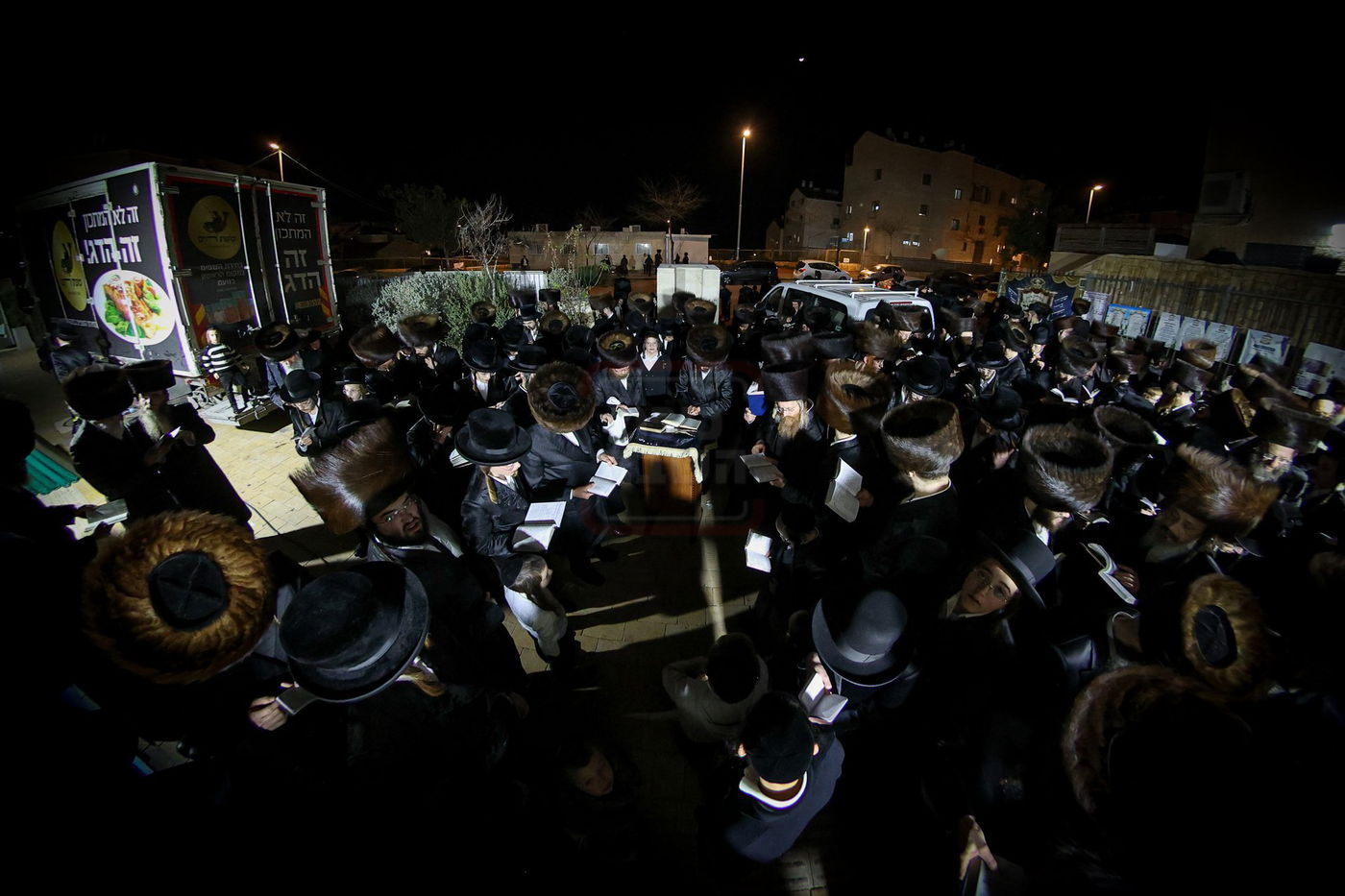 שבת אופריף בחצה"ק זוועהיל