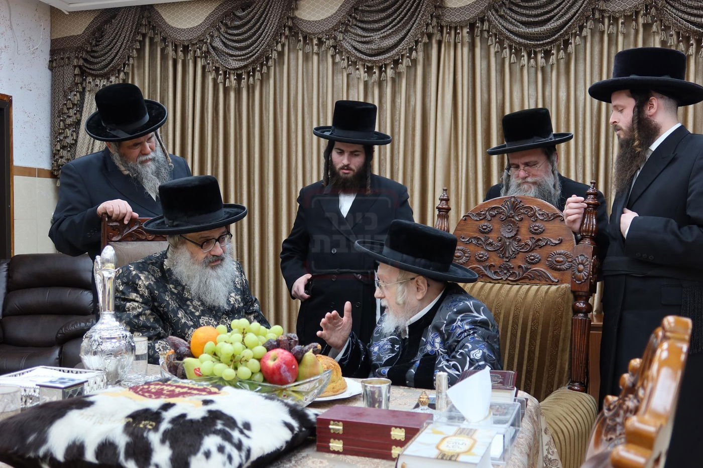 האדמו"ר מויז'ניץ בית שמש בביקור אצל האדמו"ר מקרעטשניף