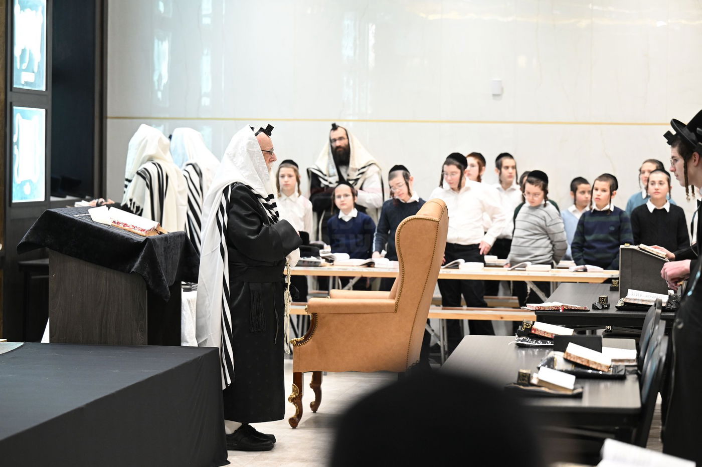 האדמו"ר מצאנז בביקור במונסי