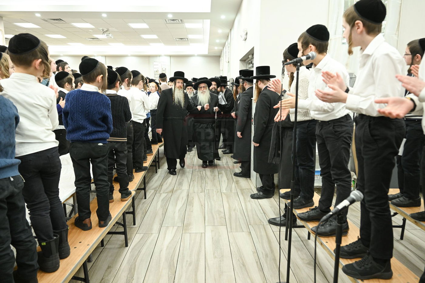 האדמו"ר מצאנז בביקור במונסי