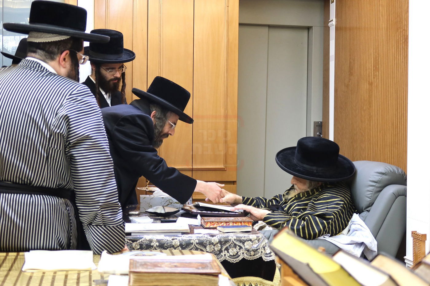 האדמו"ר מזוועהיל אצל האדמו"ר מתולדות אברהם יצחק