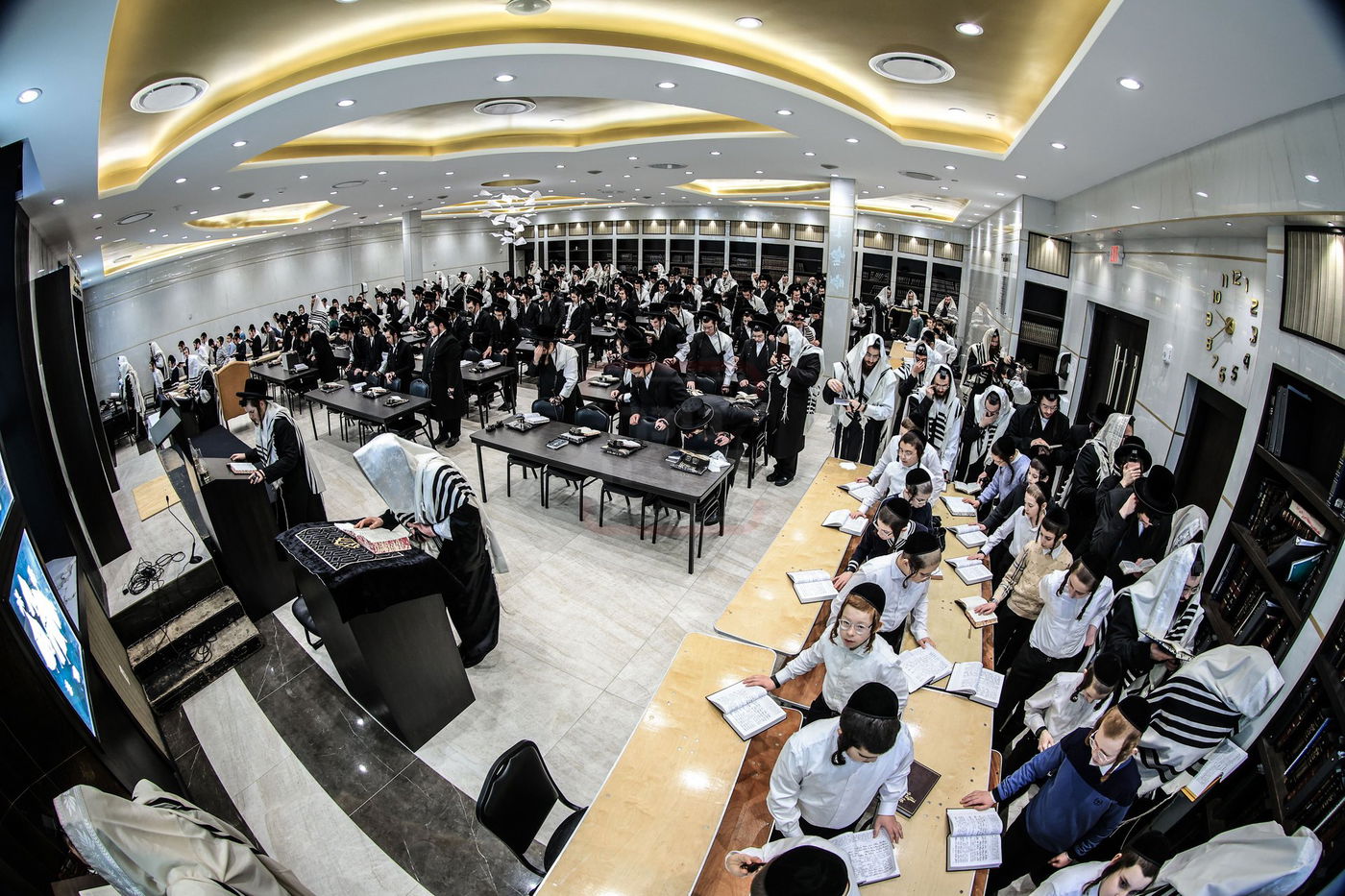 האדמו"ר מצאנז בביקור במונסי