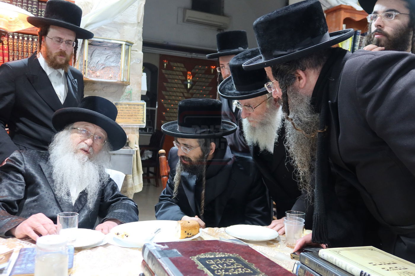 האדמו"ר מזוועהיל אצל האדמו"ר מנדבורנה צפת