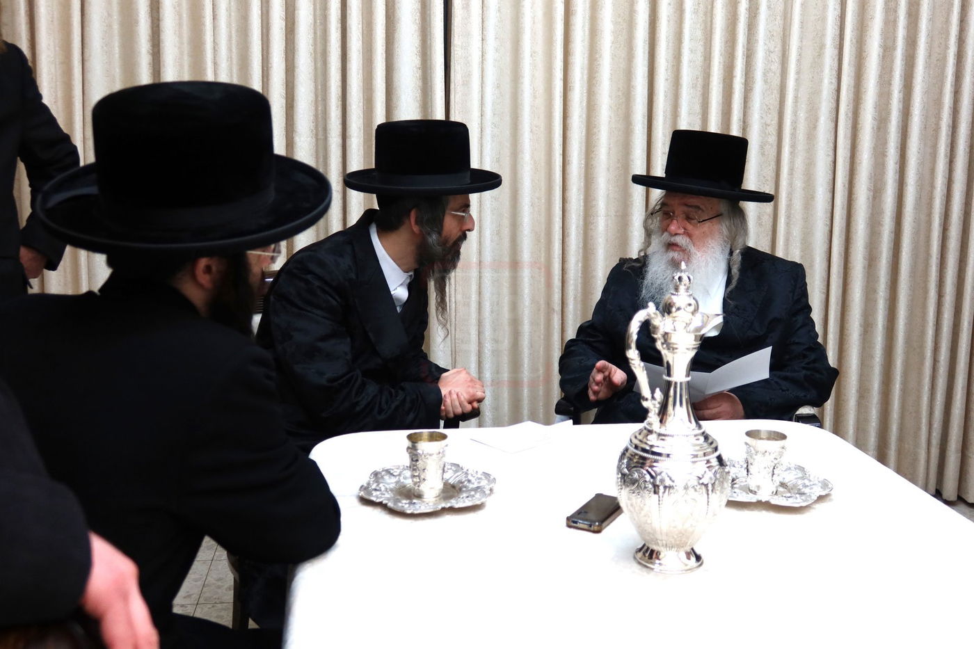 האדמו"ר מזוועהיל אצל האדמו"ר מדארג