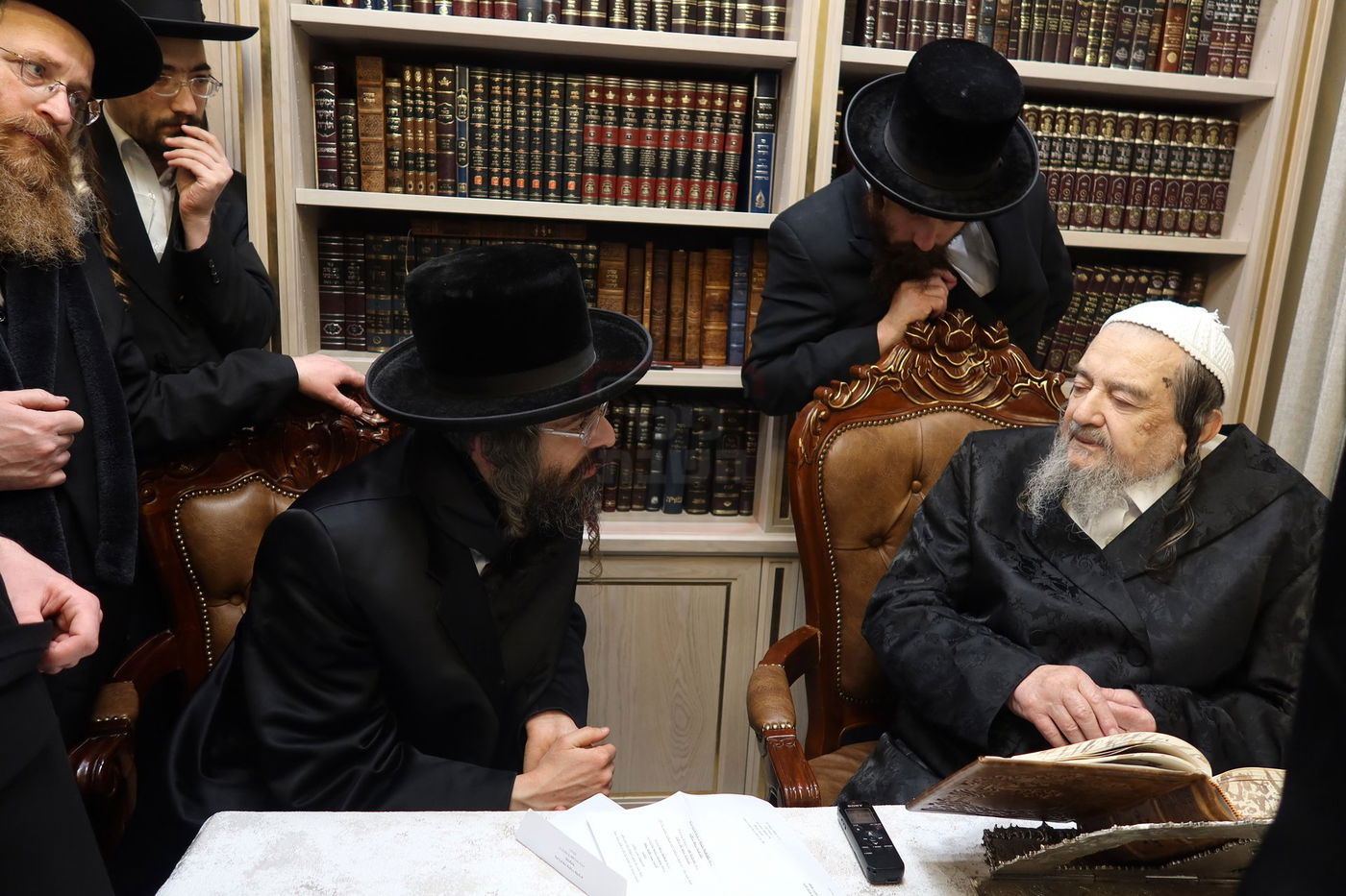 האדמו"ר מזוועהיל אצל הגה"צ רבי יעקב מאיר שכטר