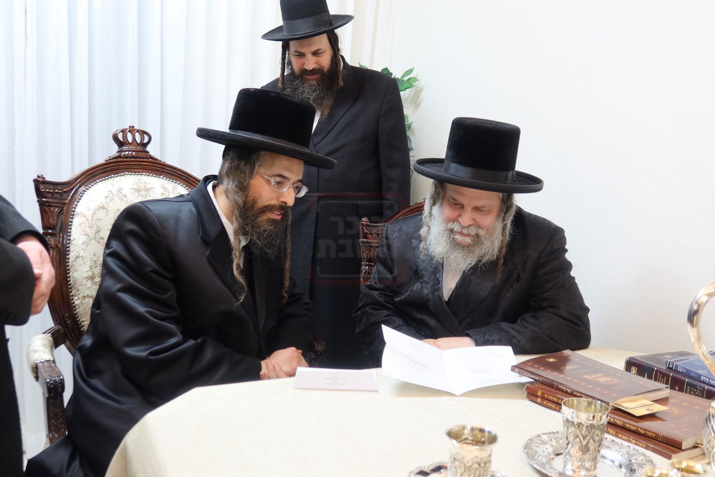 האדמו"ר מזוועהיל אצל האדמו"ר מנדבורנה ביתר