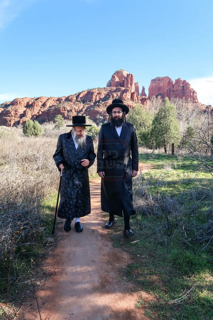 האדמו"ר מבאבוב 45 במנוחה בעיר סקוטסדייל שבאריזונה 