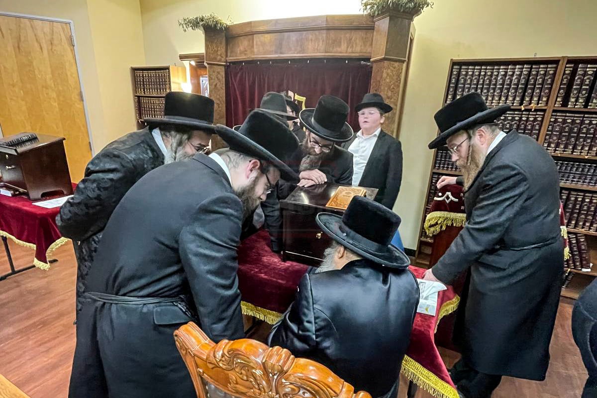 האדמו"ר מבאבוב 45 במנוחה בעיר סקוטסדייל שבאריזונה 