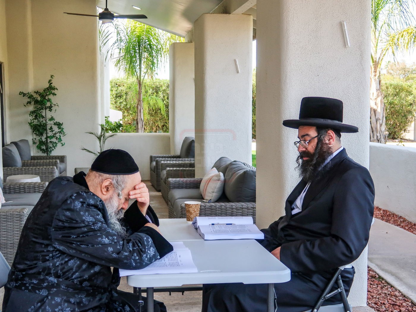 האדמו"ר מבאבוב 45 במנוחה בעיר סקוטסדייל שבאריזונה 