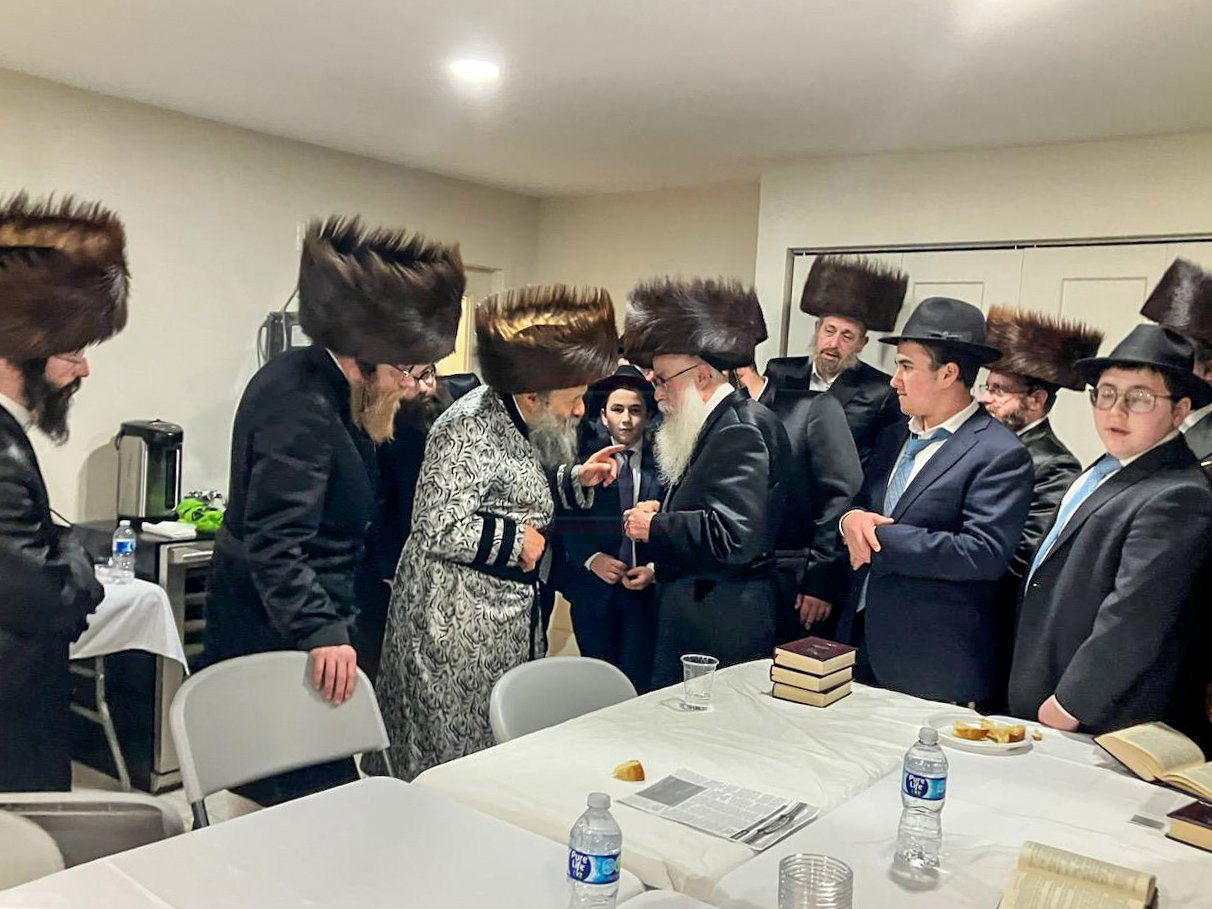 האדמו"ר מבאבוב 45 במנוחה בעיר סקוטסדייל שבאריזונה 