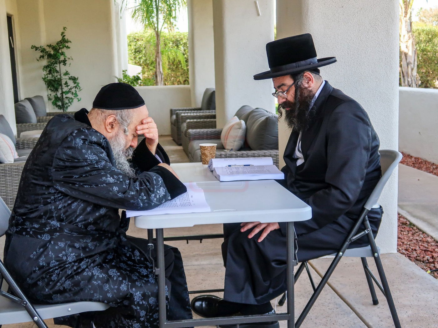 האדמו"ר מבאבוב 45 במנוחה בעיר סקוטסדייל שבאריזונה 