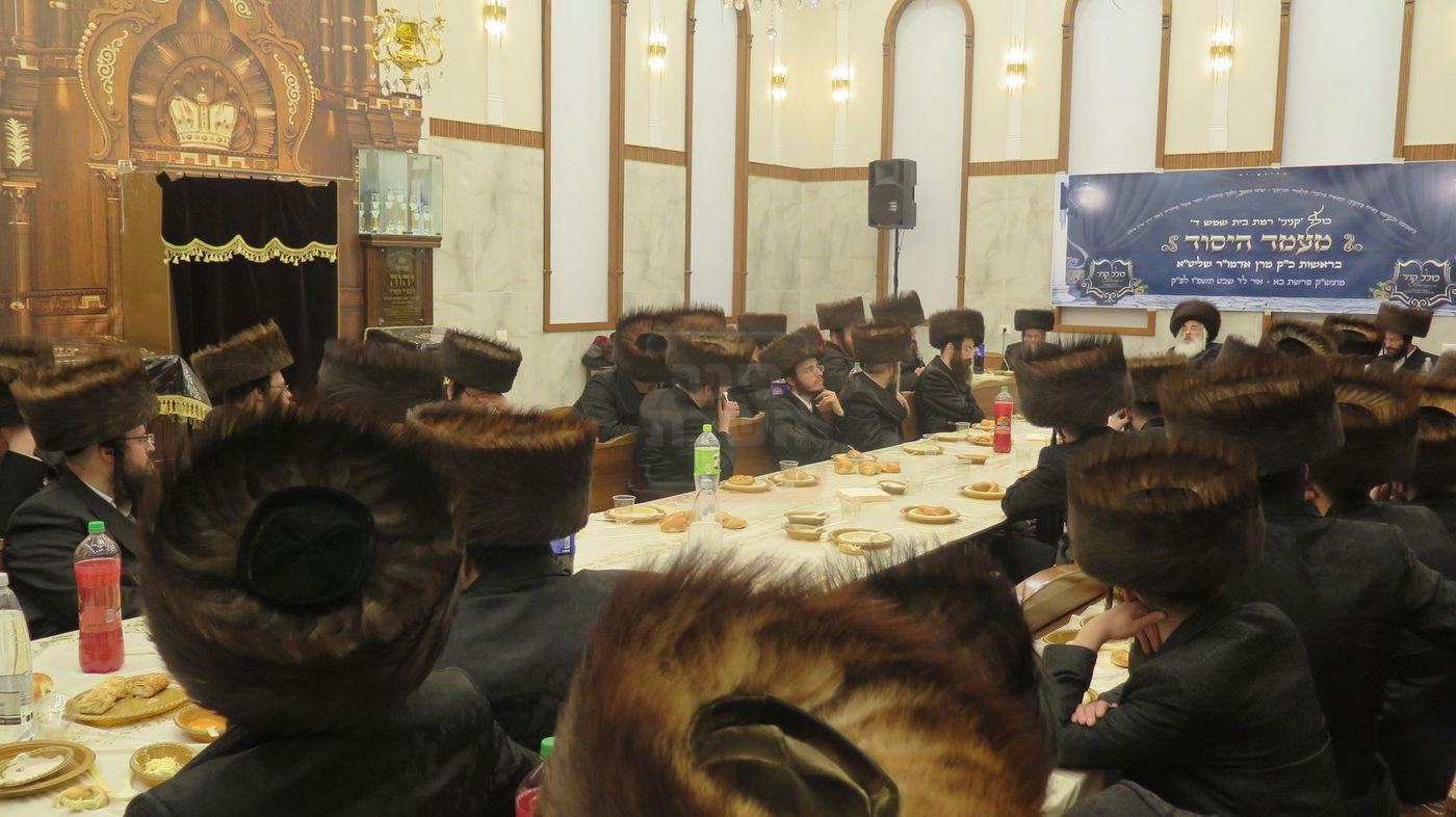 האדמו"ר מדושינסקיא במעמד יסוד הכולל בבית שמש