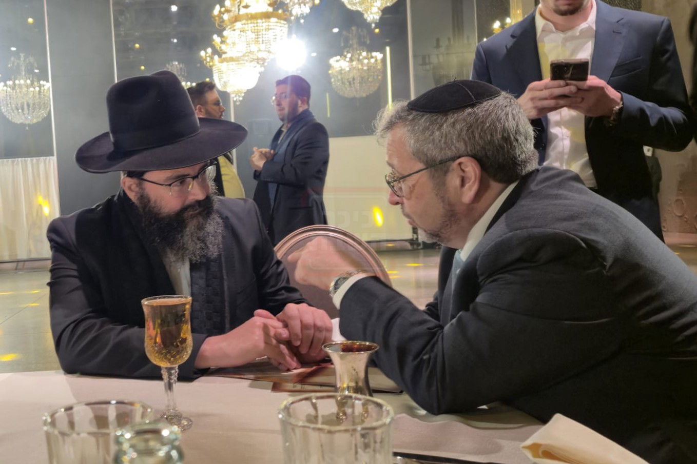 הלוק החסידי של בן הח"כית | 'זופניק בכיכר' עם כל התמונות, הנייעס והחשיפות של השבוע