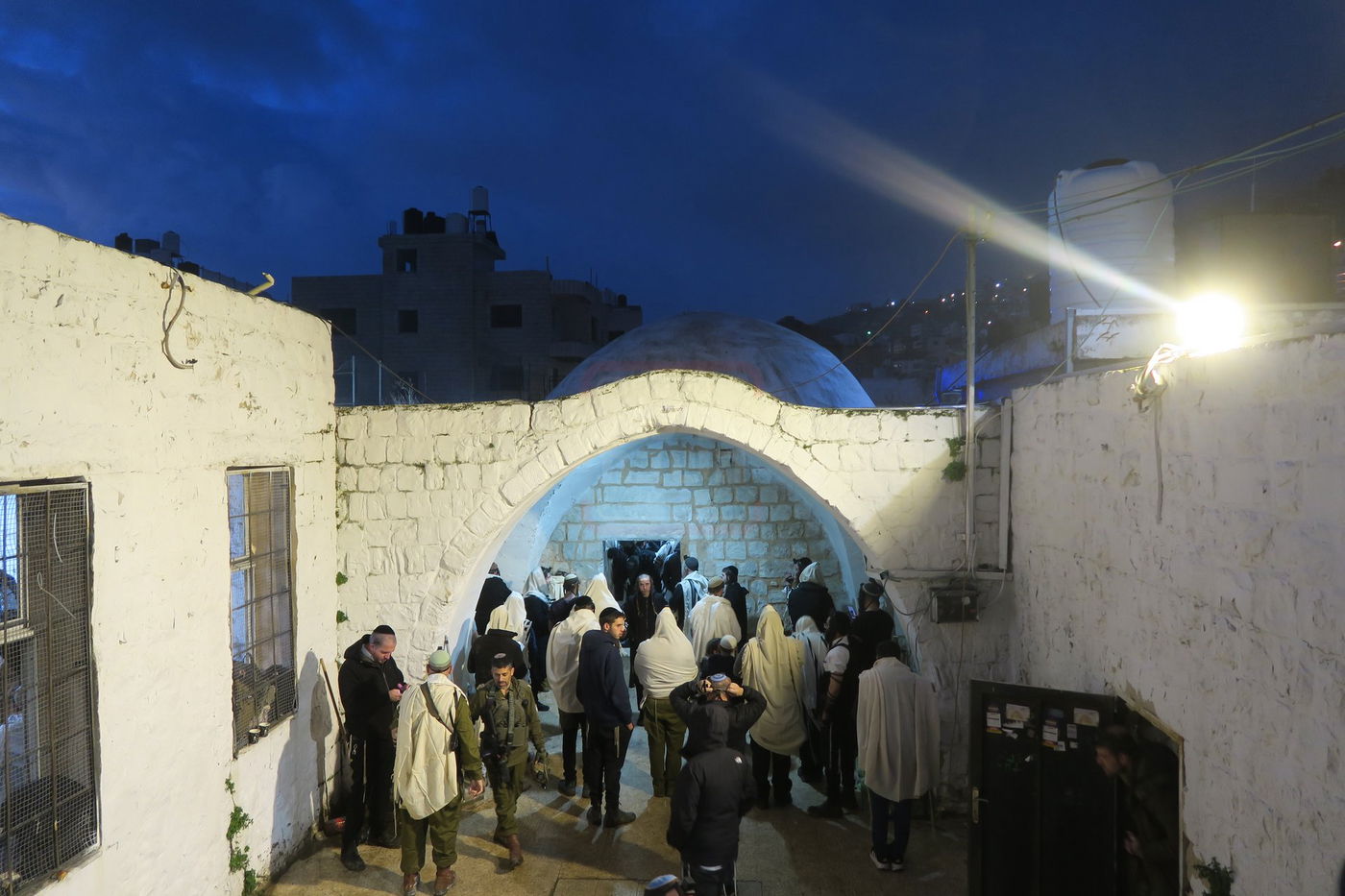 כניסה לקבר יוסף בשכם