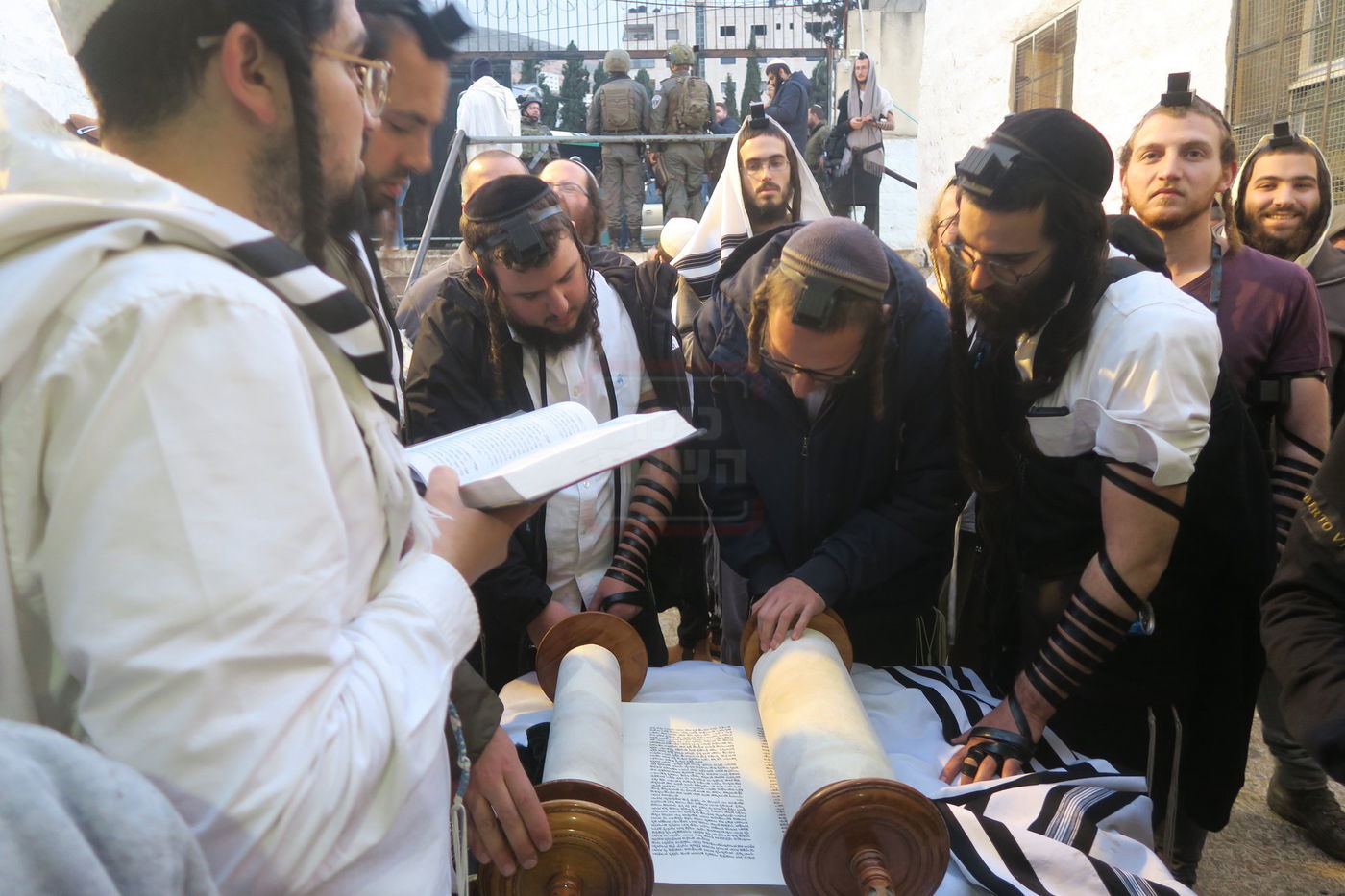 כניסה לקבר יוסף בשכם