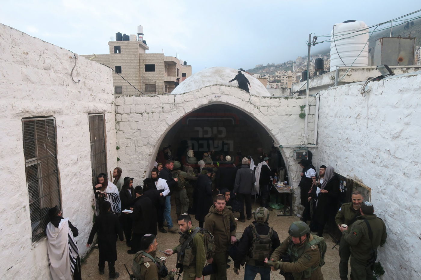 כניסה לקבר יוסף בשכם