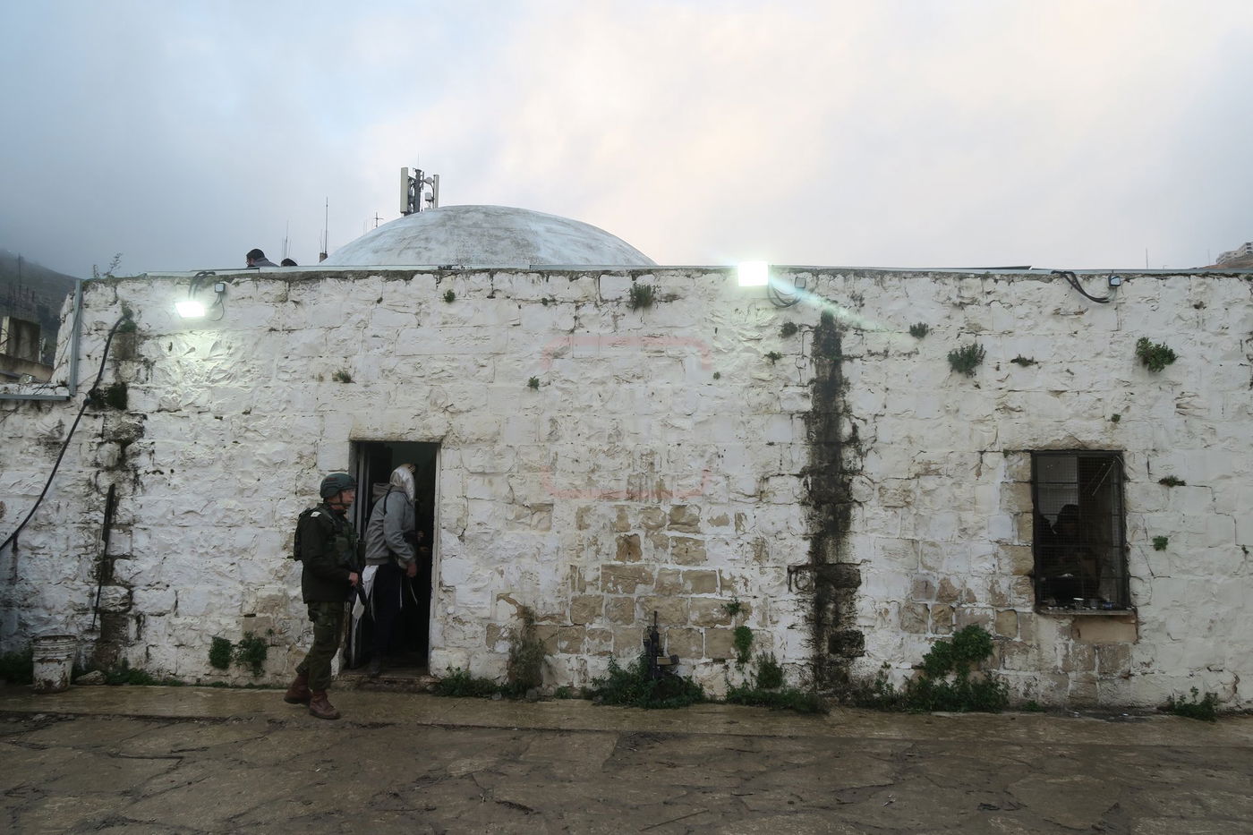 כניסה לקבר יוסף בשכם