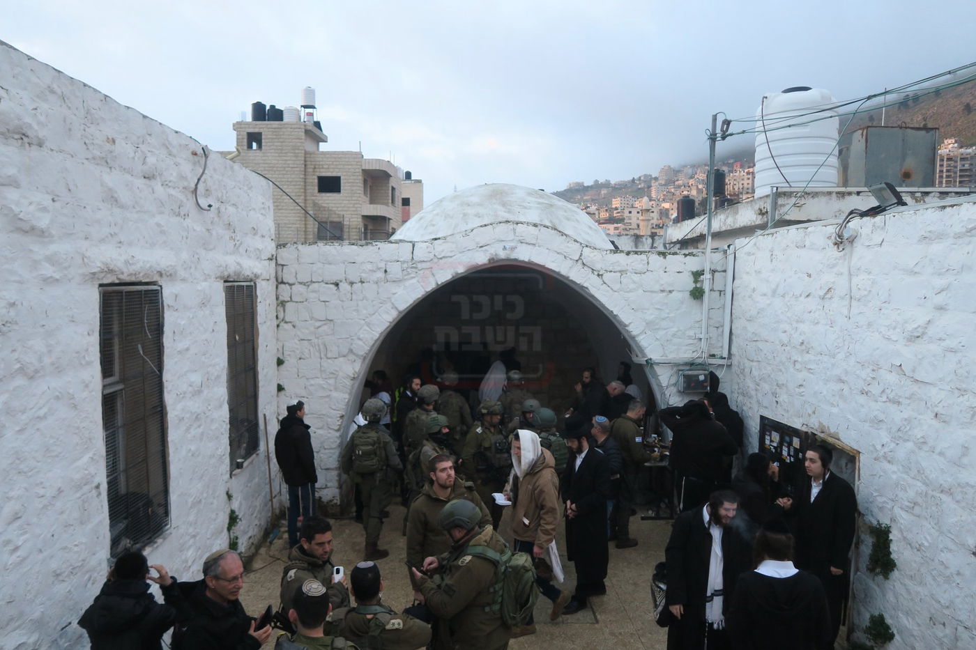 כניסה לקבר יוסף בשכם