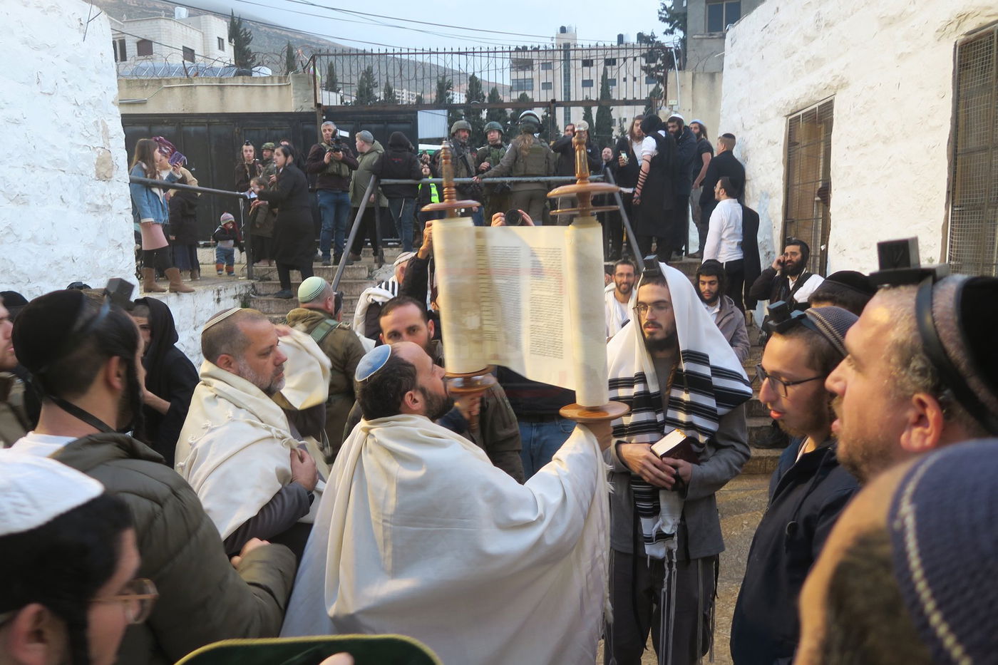 כניסה לקבר יוסף בשכם