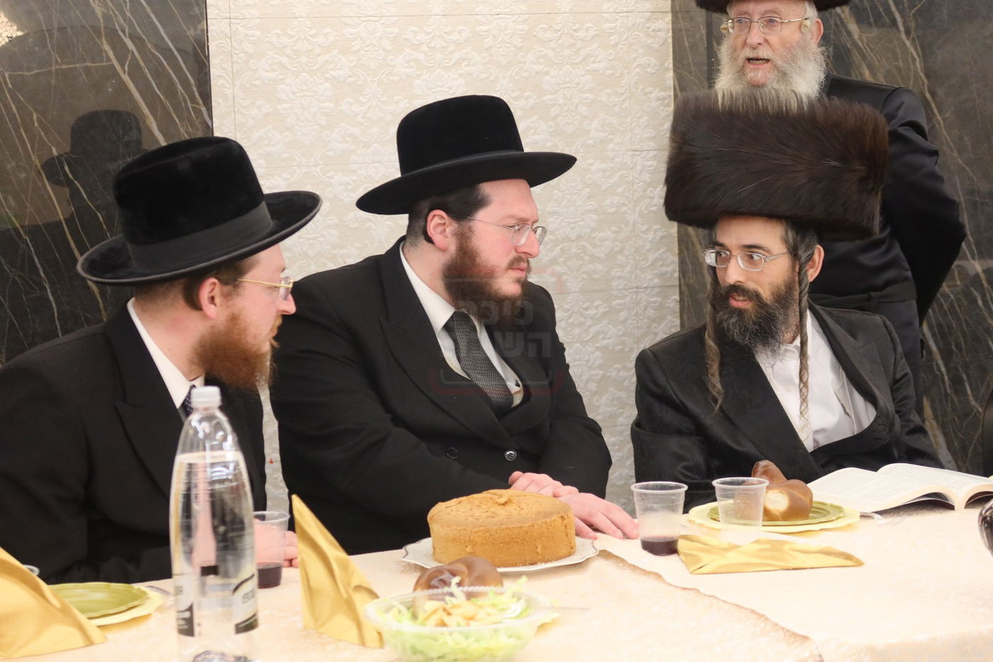 שמחת השבע ברכות בחצרות זוועהיל - טרעבישאן -פינסק קרלין