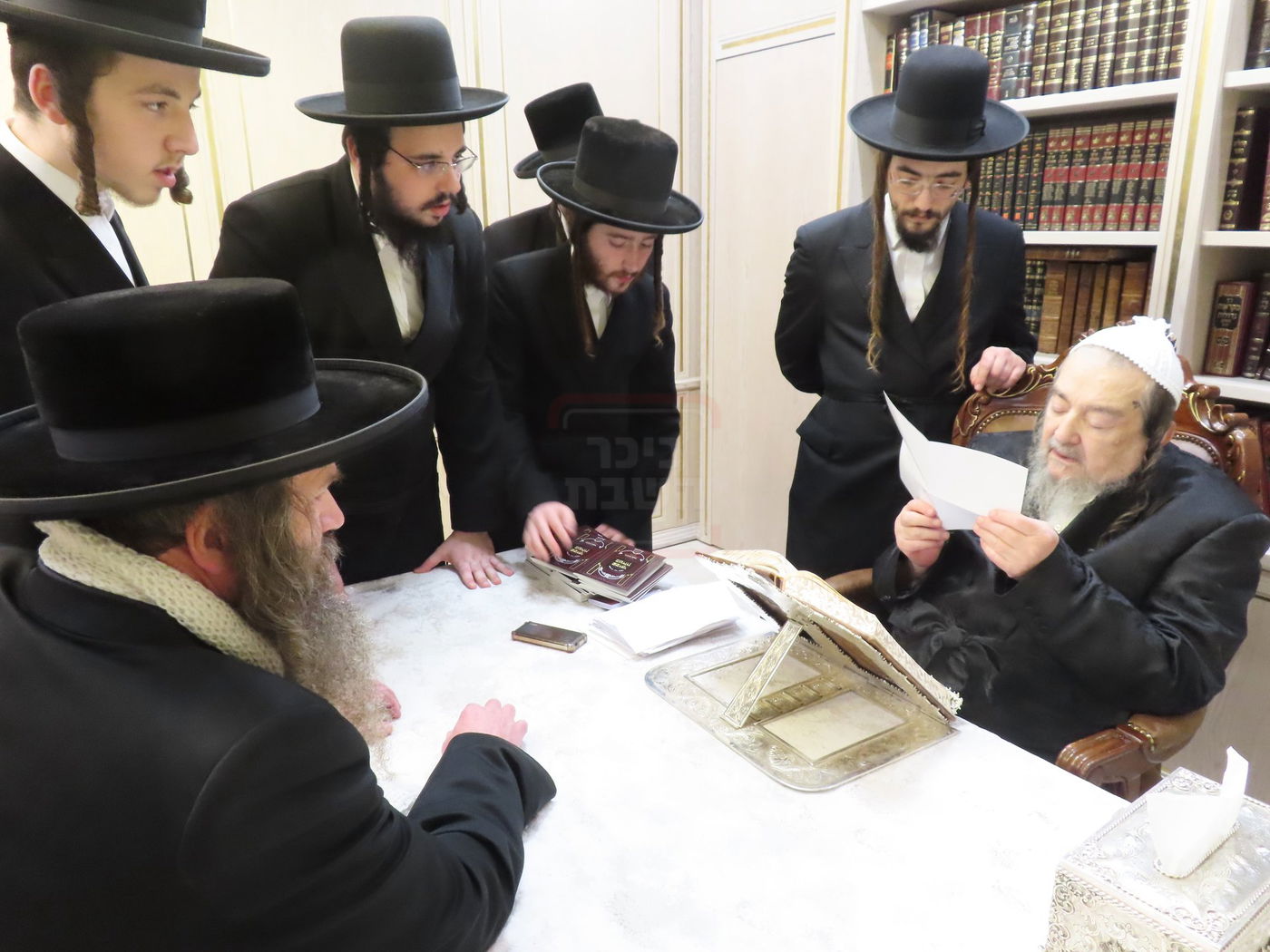 הגה"צ אב"ד קאלוב ביתר אצל הגה"צ רבי יעקב מאיר שכטר