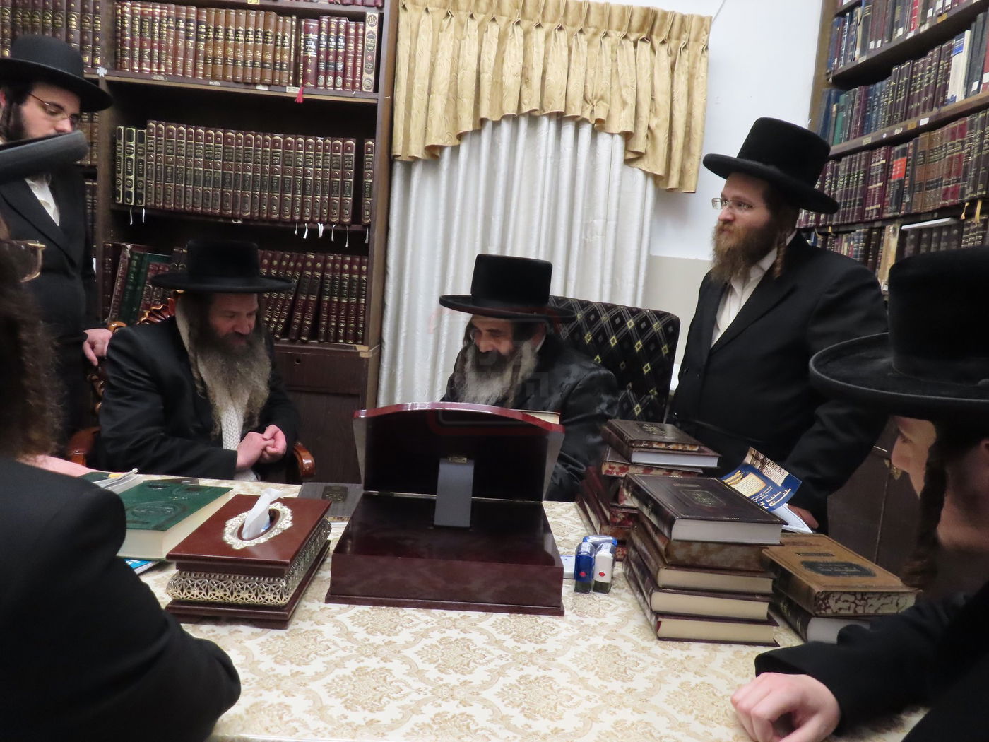 הגה"צ אב"ד קאלוב ביתר אצל האדמו"ר מזוטשקא