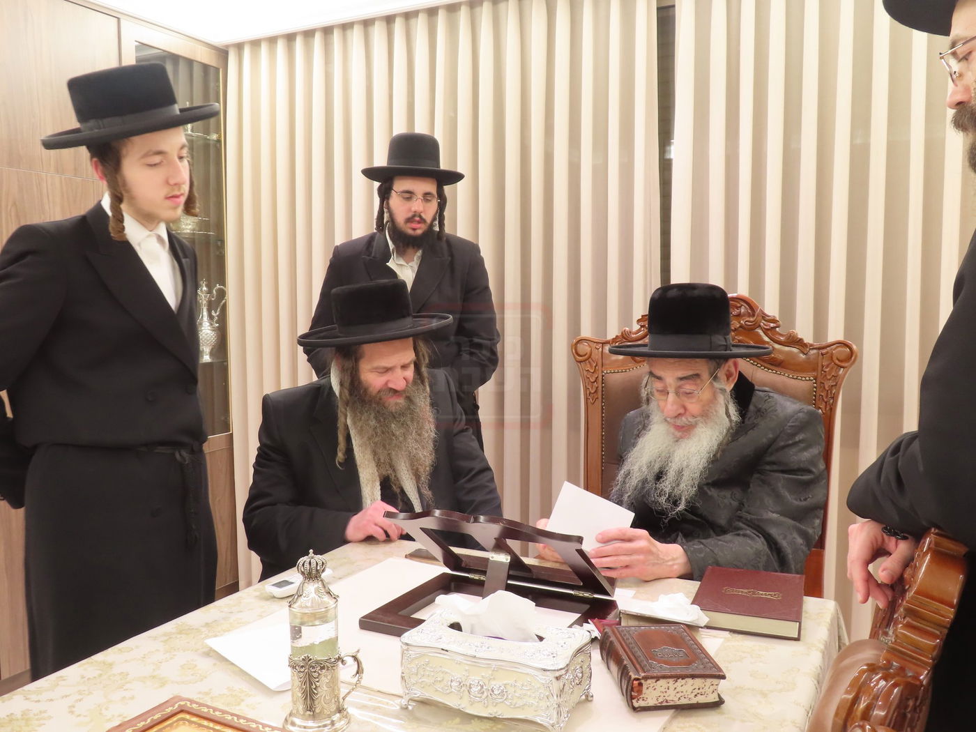 הגה"צ אב"ד קאלוב ביתר אצל האדמו"ר מאלכסנדר