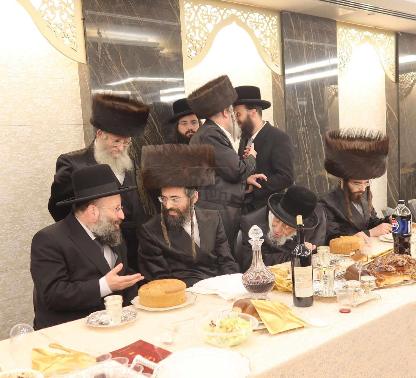 שמחת השבע ברכות בחצרות זוועהיל - טרעבישאן -פינסק קרלין