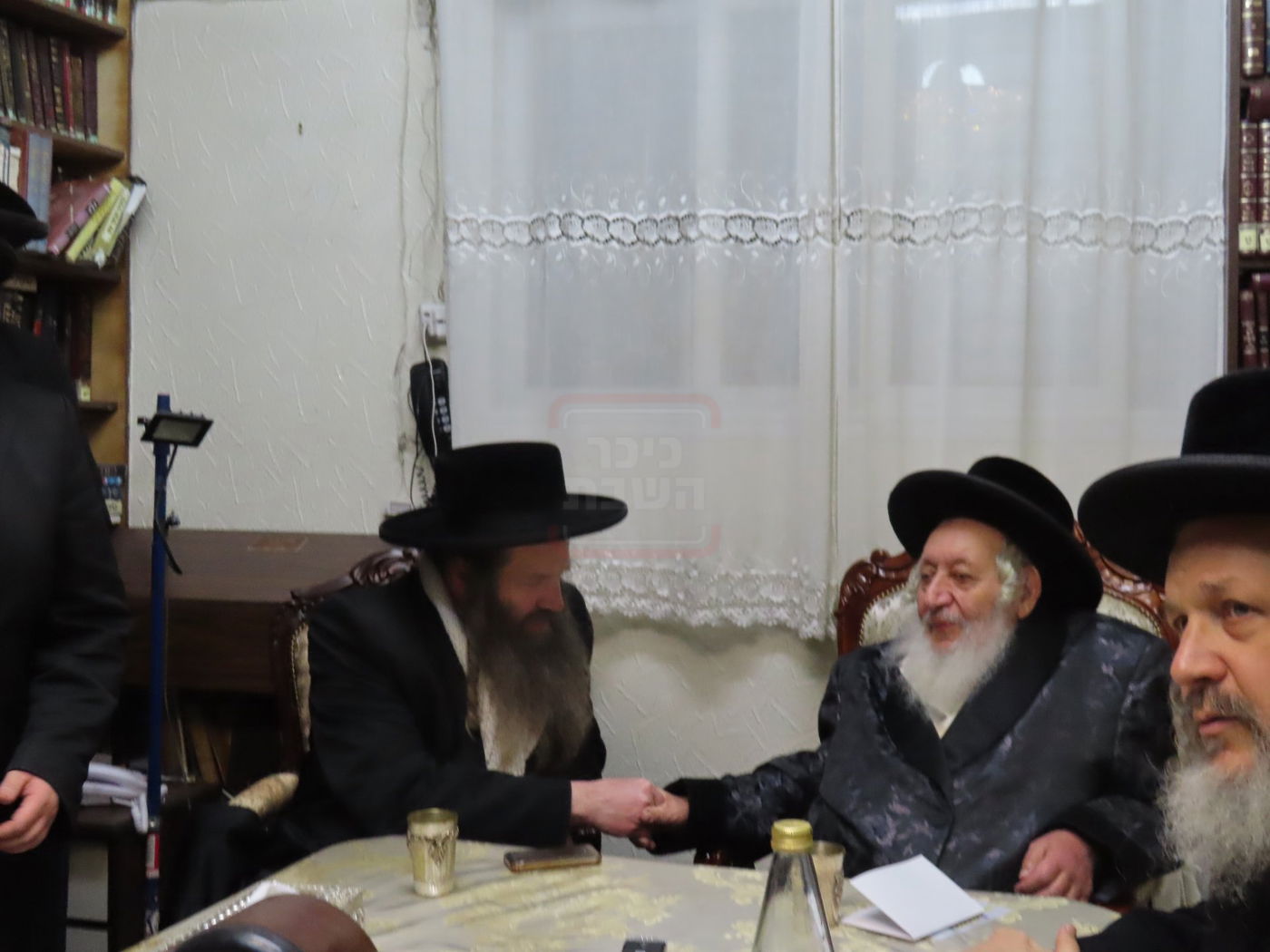 הגה"צ אב"ד קאלוב ביתר אצל האדמו"ר מנאראל