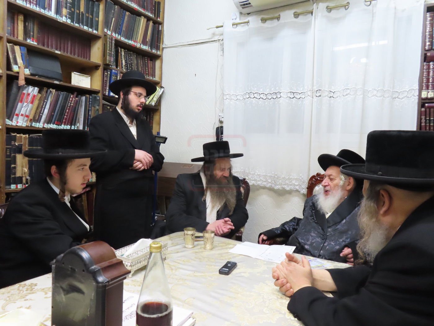 הגה"צ אב"ד קאלוב ביתר אצל האדמו"ר מנאראל