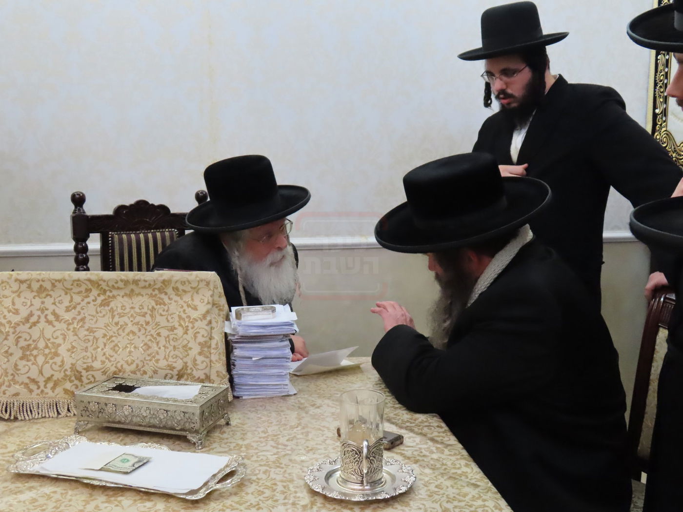 הגה"צ אב"ד קאלוב ביתר אצל האדמו"ר מנדבורנה ירושלים