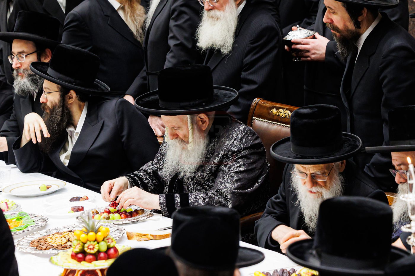 האדמו"ר מבאבוב בטיש ט"ו בשבט