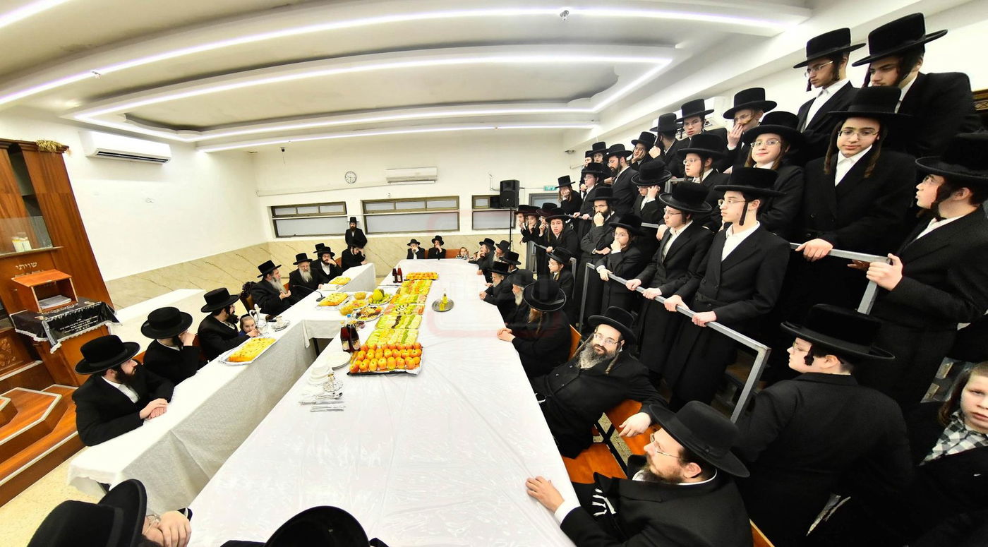 האדמו"ר מקודינוב בטיש ט"ו בשבט