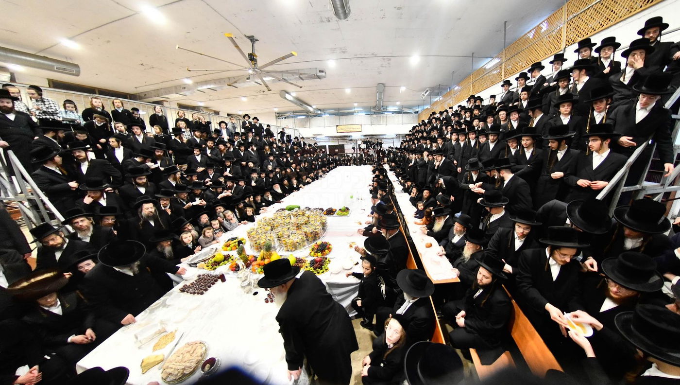 האדמו"ר ממחנובקא בעלזא בטיש ט"ו בשבט