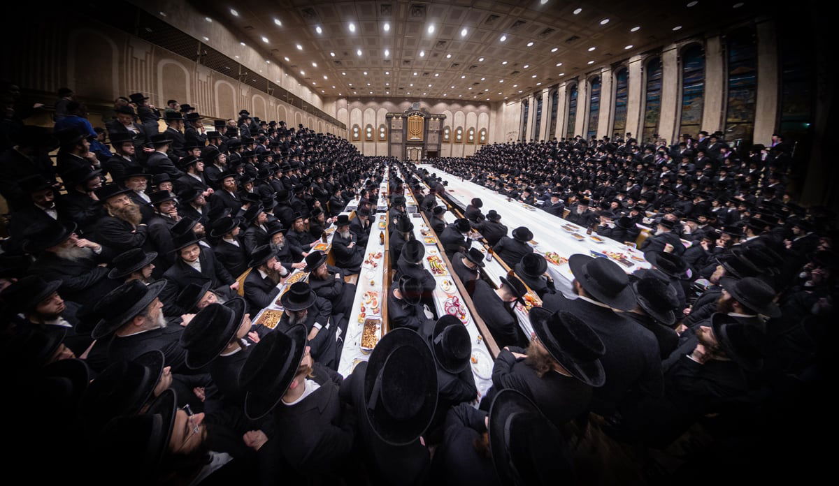 האדמו"ר מבאבוב בטיש ט"ו בשבט