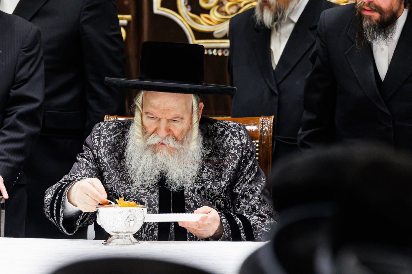 האדמו"ר מבאבוב בטיש ט"ו בשבט