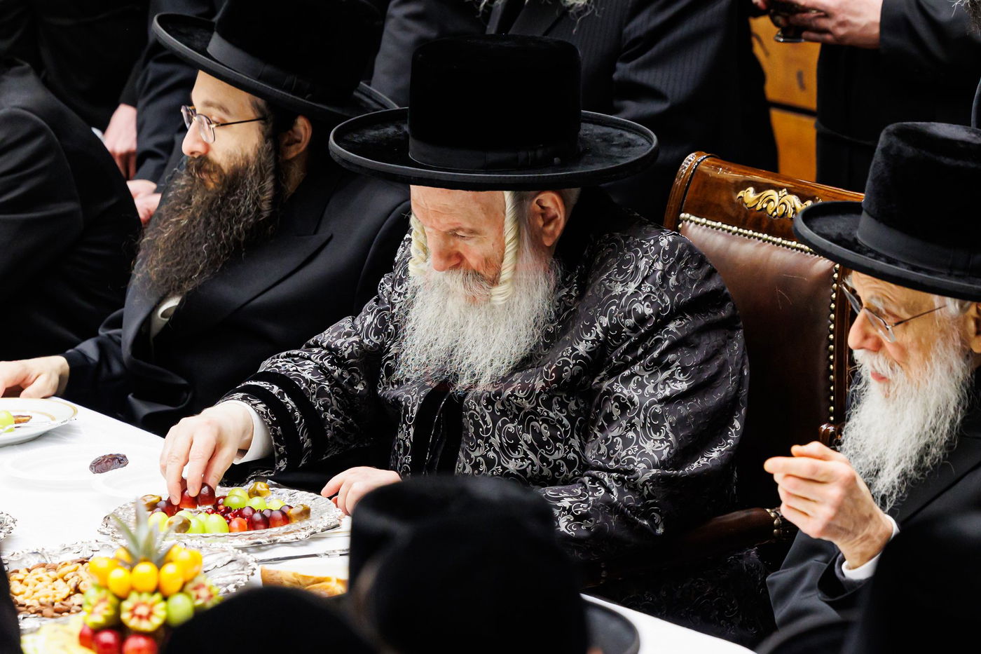 האדמו"ר מבאבוב בטיש ט"ו בשבט