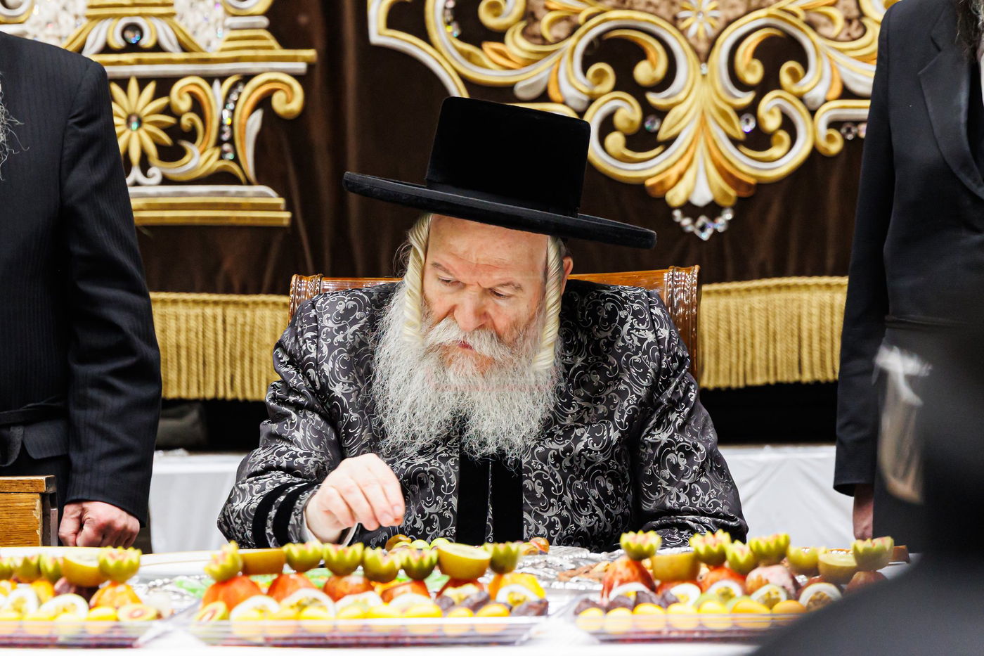 האדמו"ר מבאבוב בטיש ט"ו בשבט