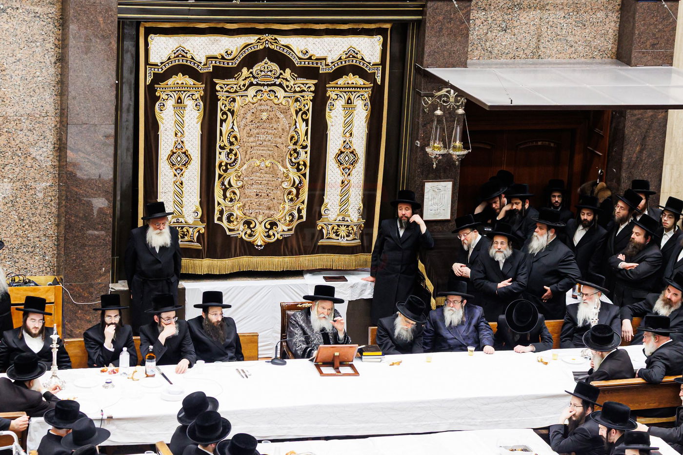 האדמו"ר מבאבוב בטיש ט"ו בשבט