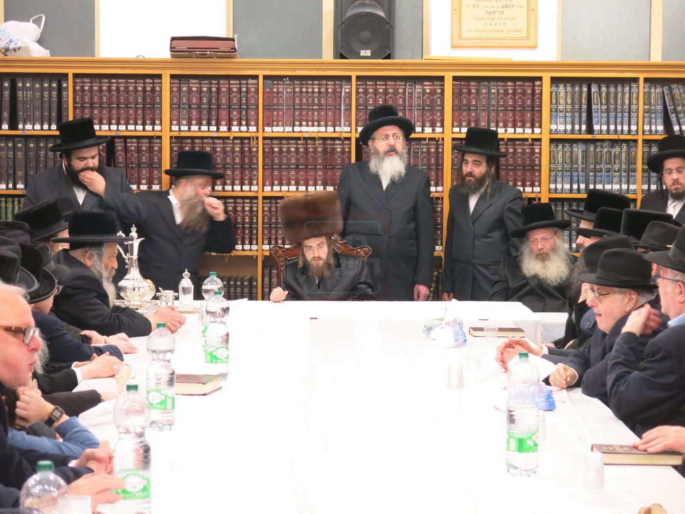 האדמו"ר מסאדיגורה בטיש ט"ו בשבט באנטווערפן