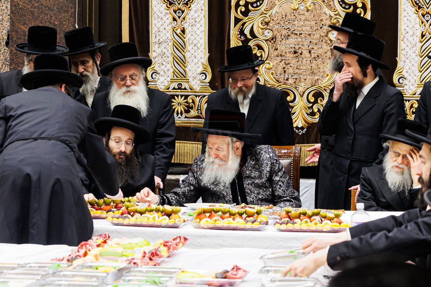 האדמו"ר מבאבוב בטיש ט"ו בשבט