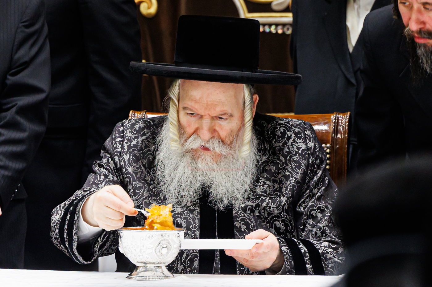 האדמו"ר מבאבוב בטיש ט"ו בשבט