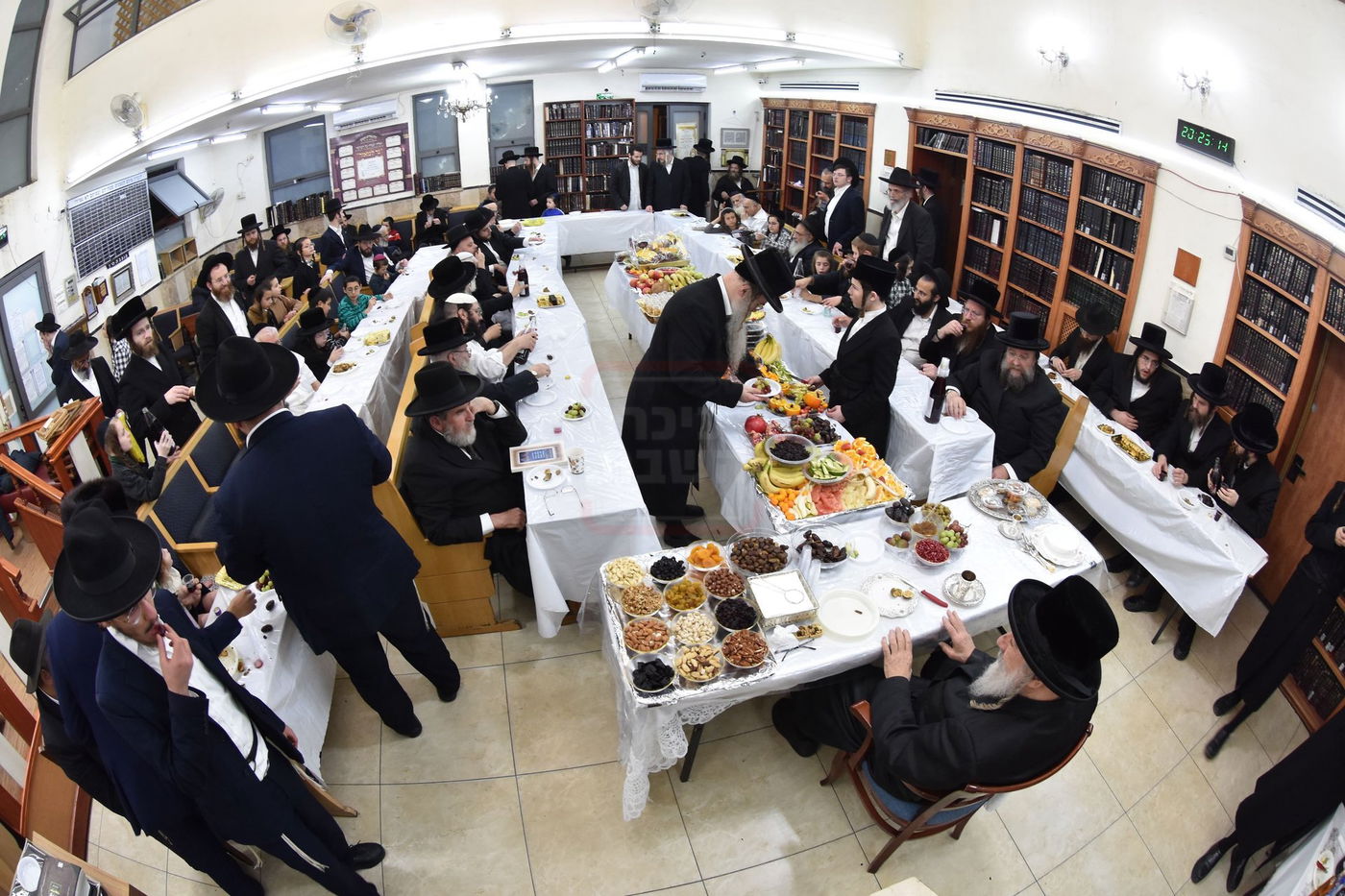 האדמו"ר מאשלג בטיש ט"ו בשבט