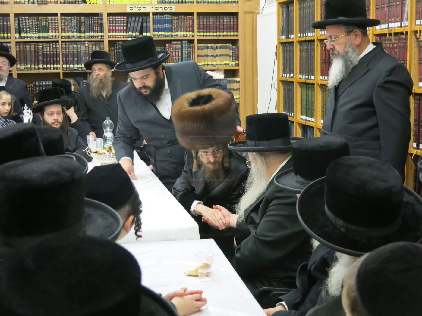 האדמו"ר מסאדיגורה בטיש ט"ו בשבט באנטווערפן