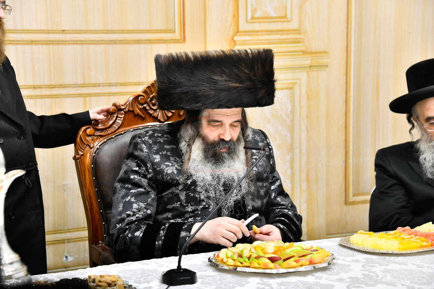 האדמו"ר מזוטשקא בטיש ט"ו בשבט