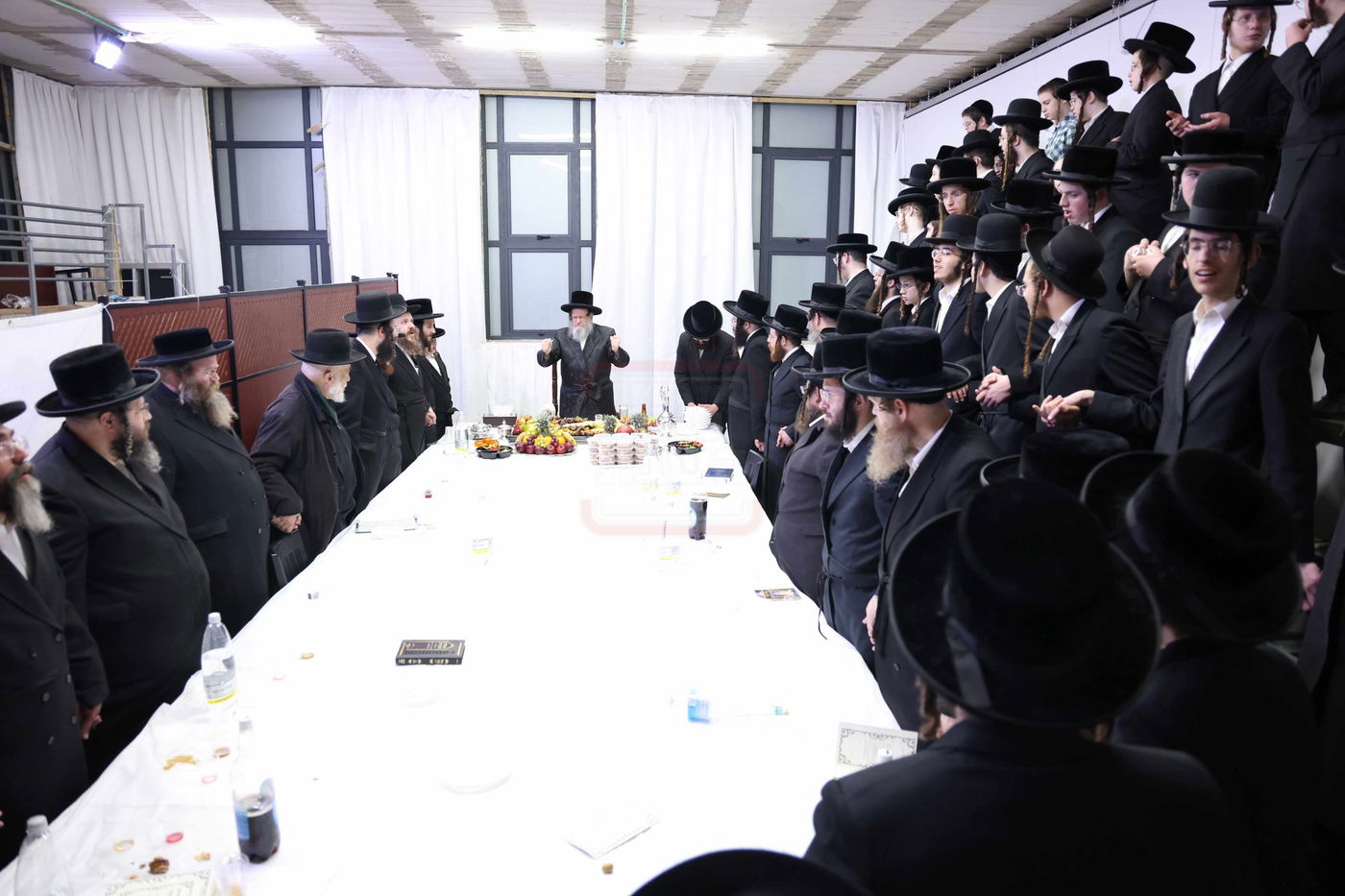 האדמו"ר מדינוב בטיש ט"ו בשבט